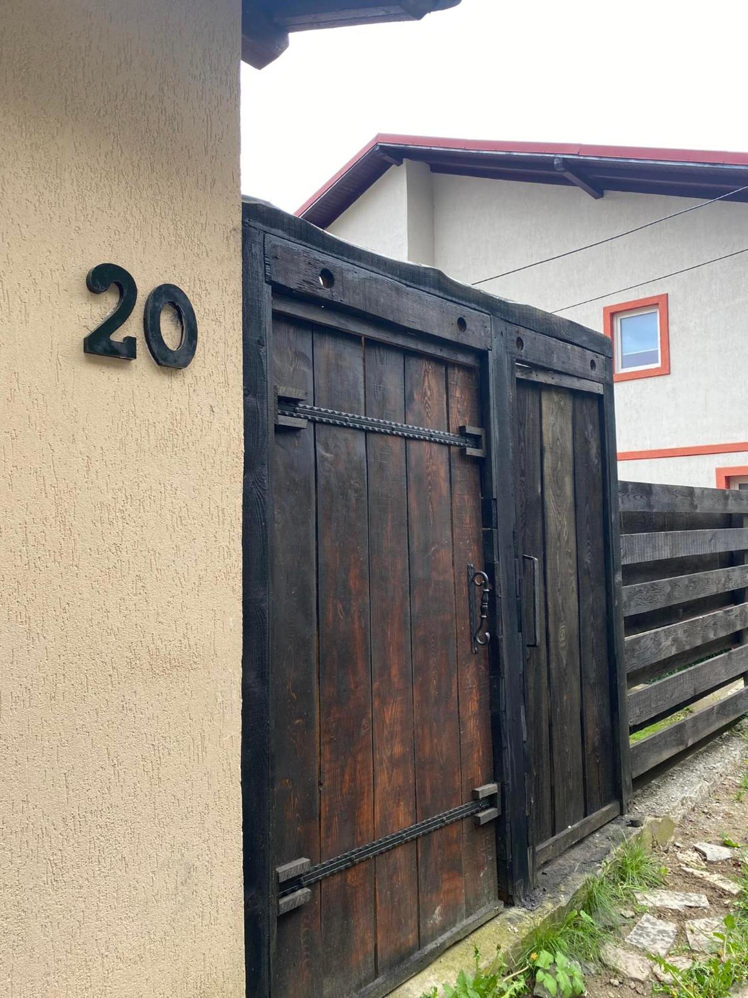Doi Iepuri Apartment Azuga Exterior photo